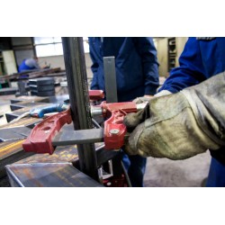 Dugattyús szorító